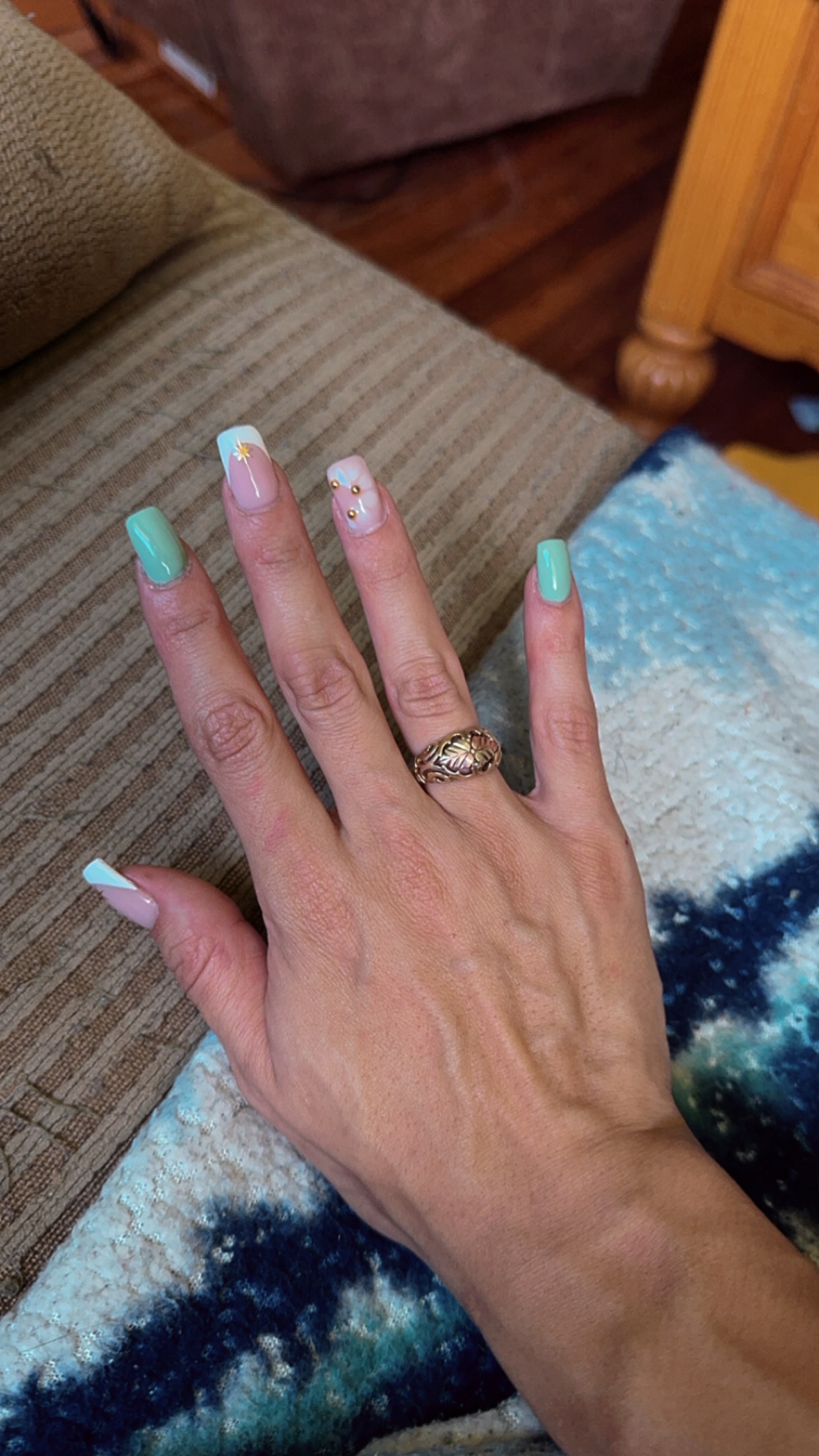 Sunshine Nails GVL logo